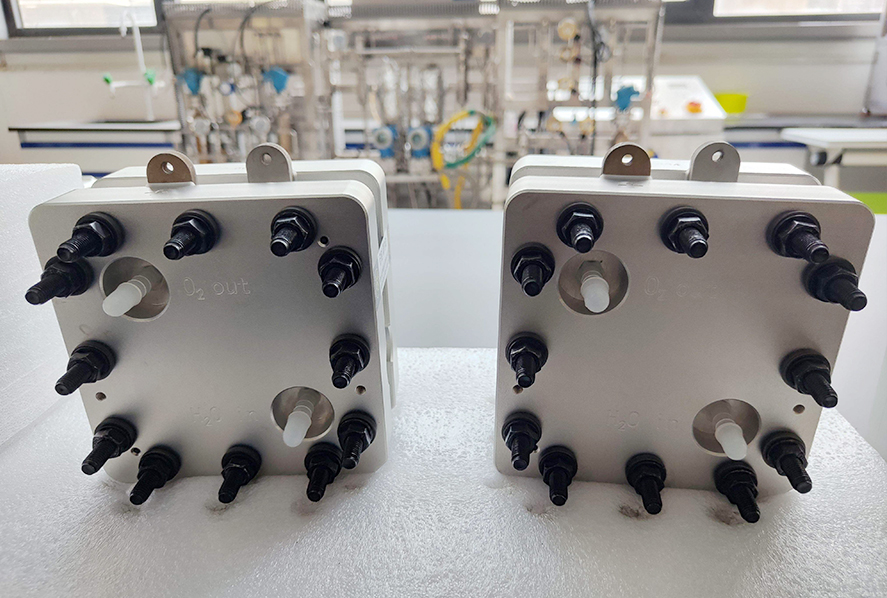 PEM electrolytic cell